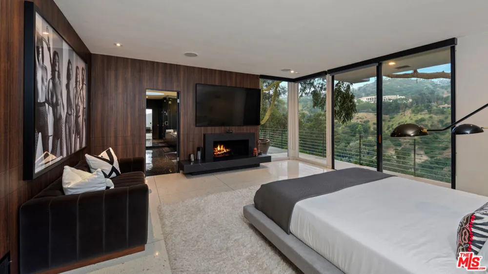 10556 Fontenelle Way Los Angeles, CA 90077