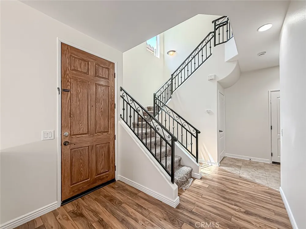16724 Tim Lane Van Nuys, CA 91406