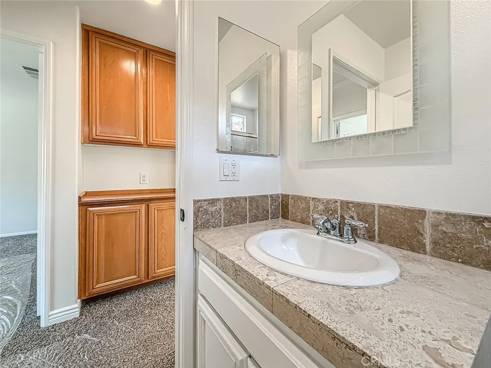 16724 Tim Lane Van Nuys, CA 91406