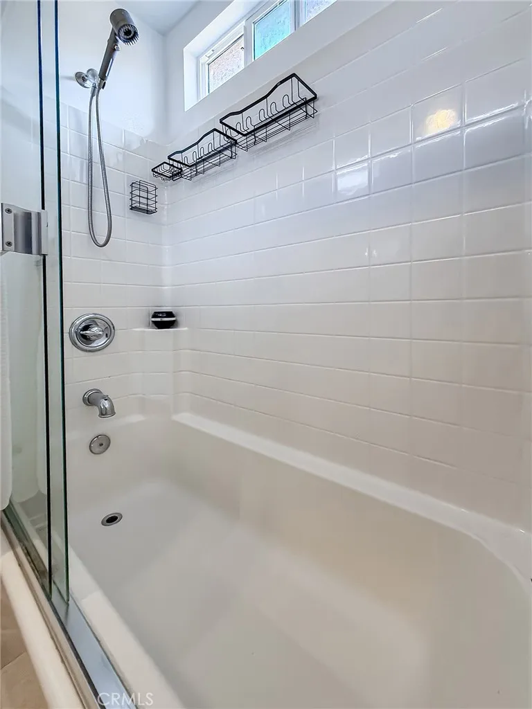 16724 Tim Lane Van Nuys, CA 91406