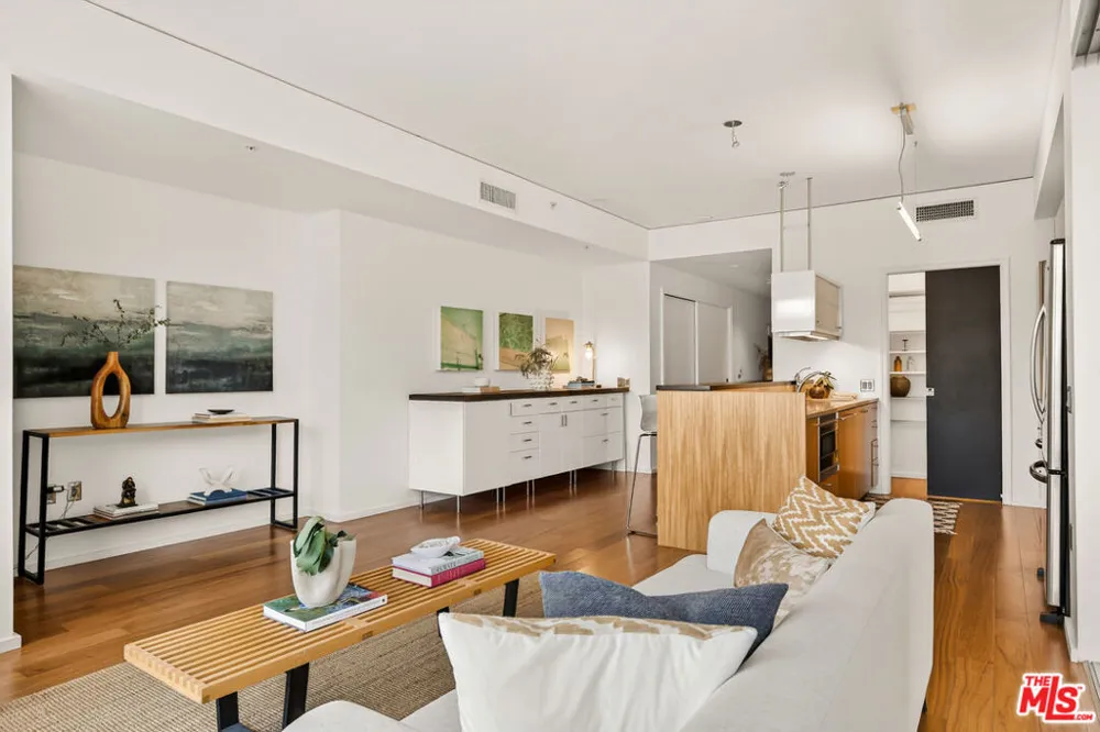 1155 S Grand Avenue #403 Los Angeles, CA 90015