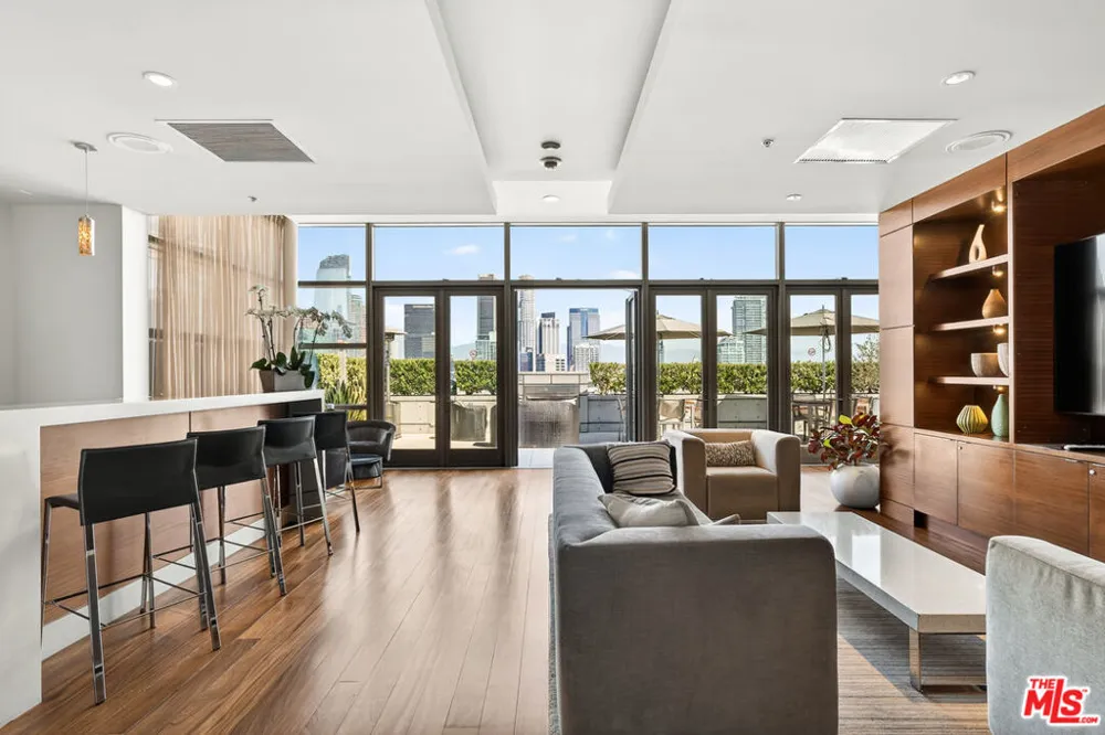 1155 S Grand Avenue #403 Los Angeles, CA 90015