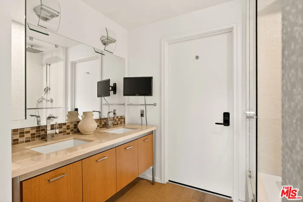 1155 S Grand Avenue #403 Los Angeles, CA 90015
