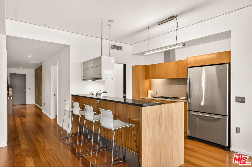 1155 S Grand Avenue #403 Los Angeles, CA 90015