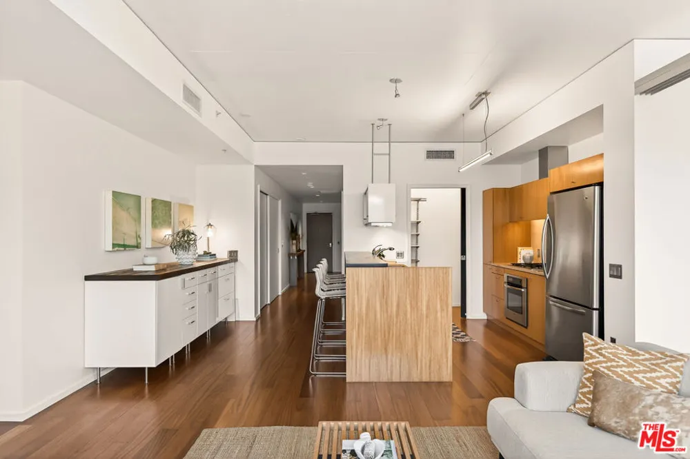 1155 S Grand Avenue #403 Los Angeles, CA 90015