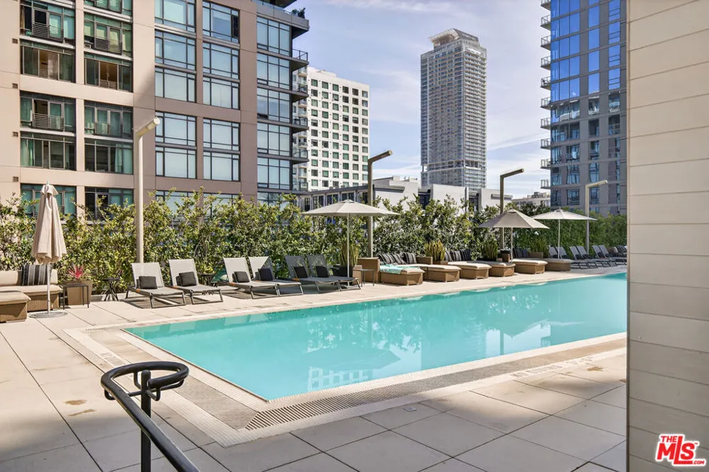 1155 S Grand Avenue #403 Los Angeles, CA 90015