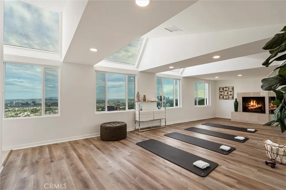 8527 Hedges Way Los Angeles, CA 90069