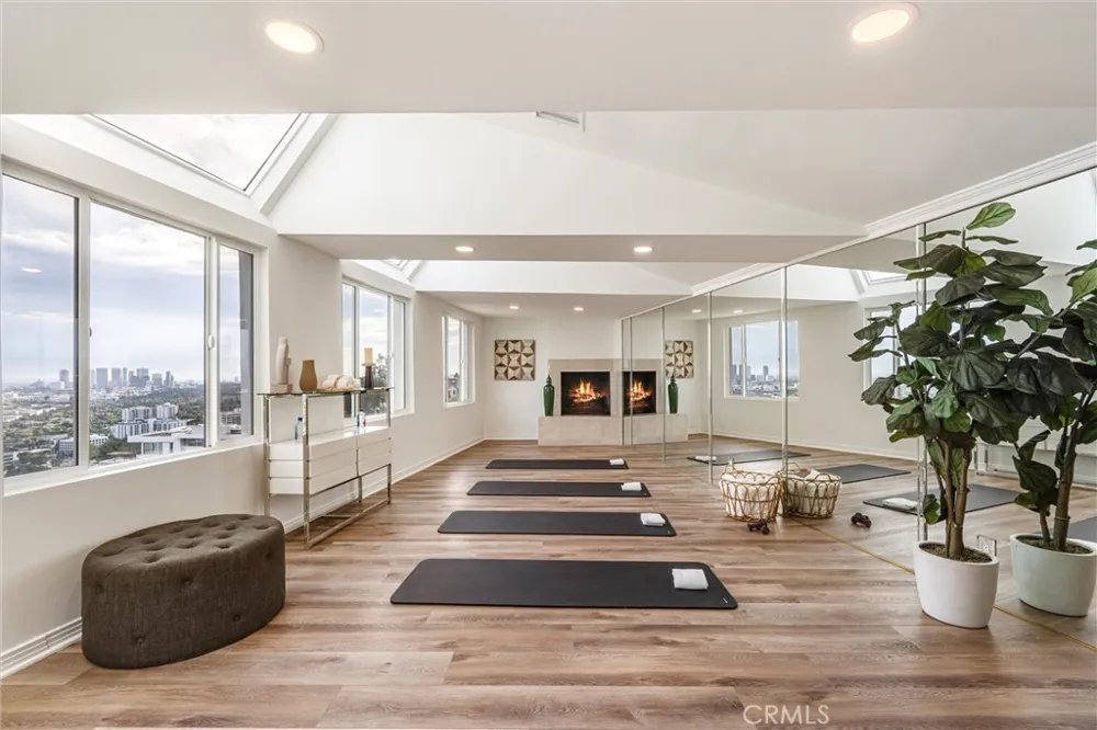 8527 Hedges Way Los Angeles, CA 90069