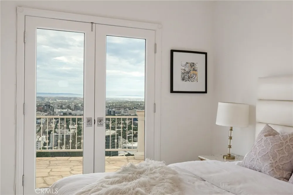 8527 Hedges Way Los Angeles, CA 90069