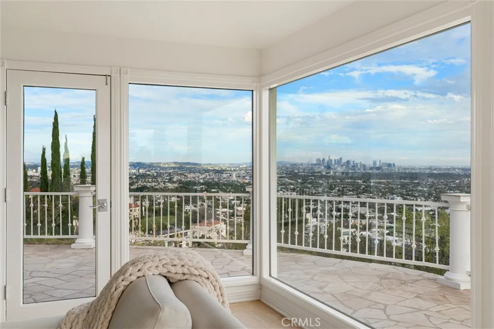 8527 Hedges Way Los Angeles, CA 90069
