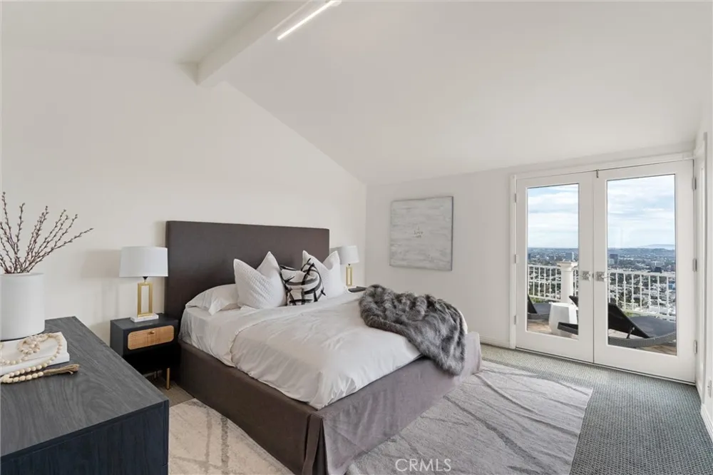 8527 Hedges Way Los Angeles, CA 90069