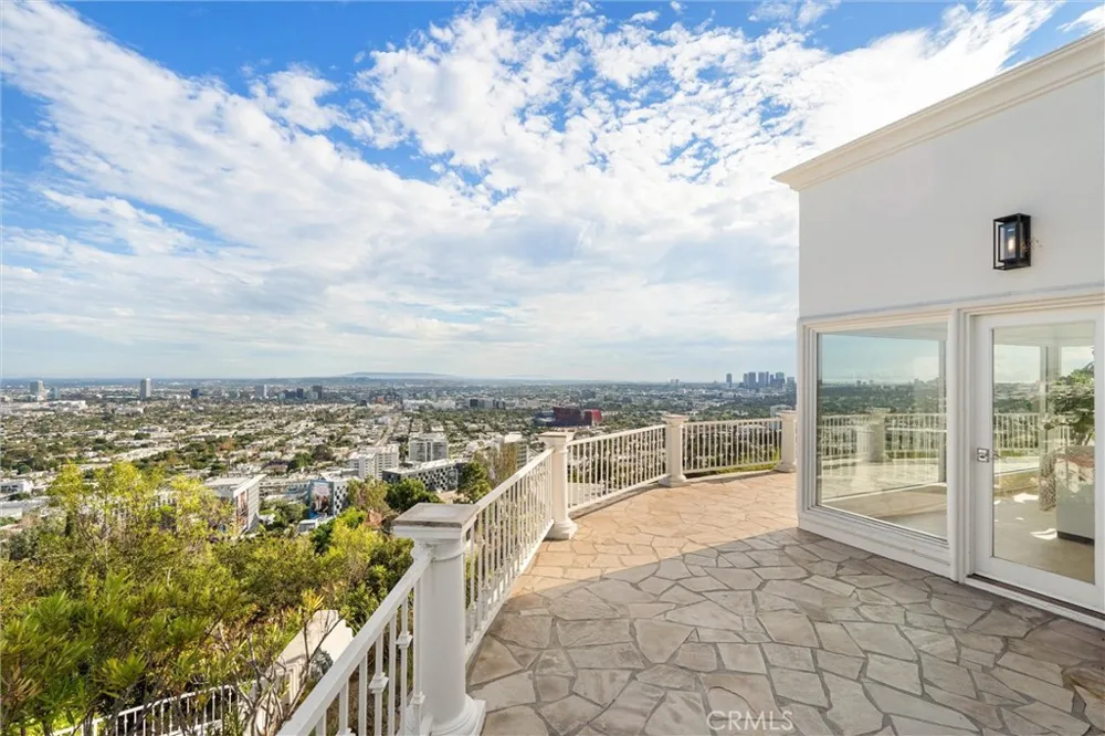 8527 Hedges Way Los Angeles, CA 90069