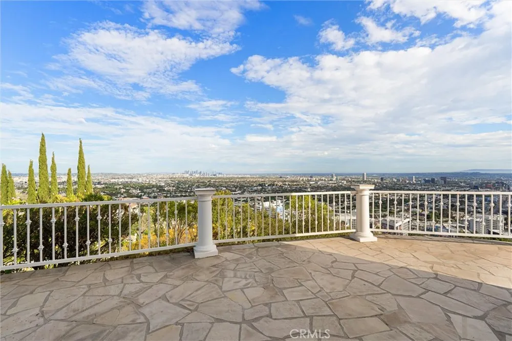 8527 Hedges Way Los Angeles, CA 90069