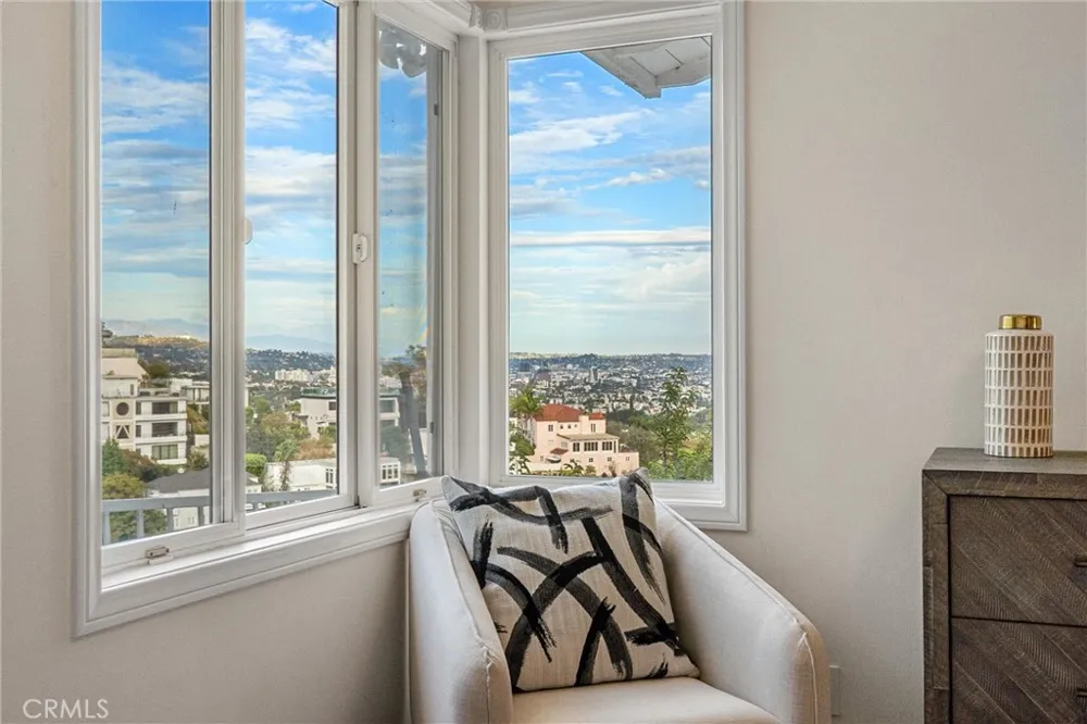 8527 Hedges Way Los Angeles, CA 90069