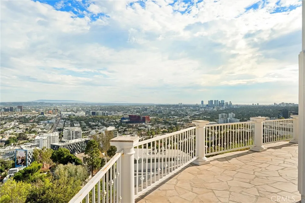 8527 Hedges Way Los Angeles, CA 90069