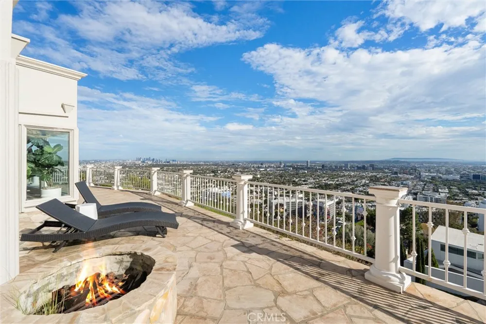 8527 Hedges Way Los Angeles, CA 90069