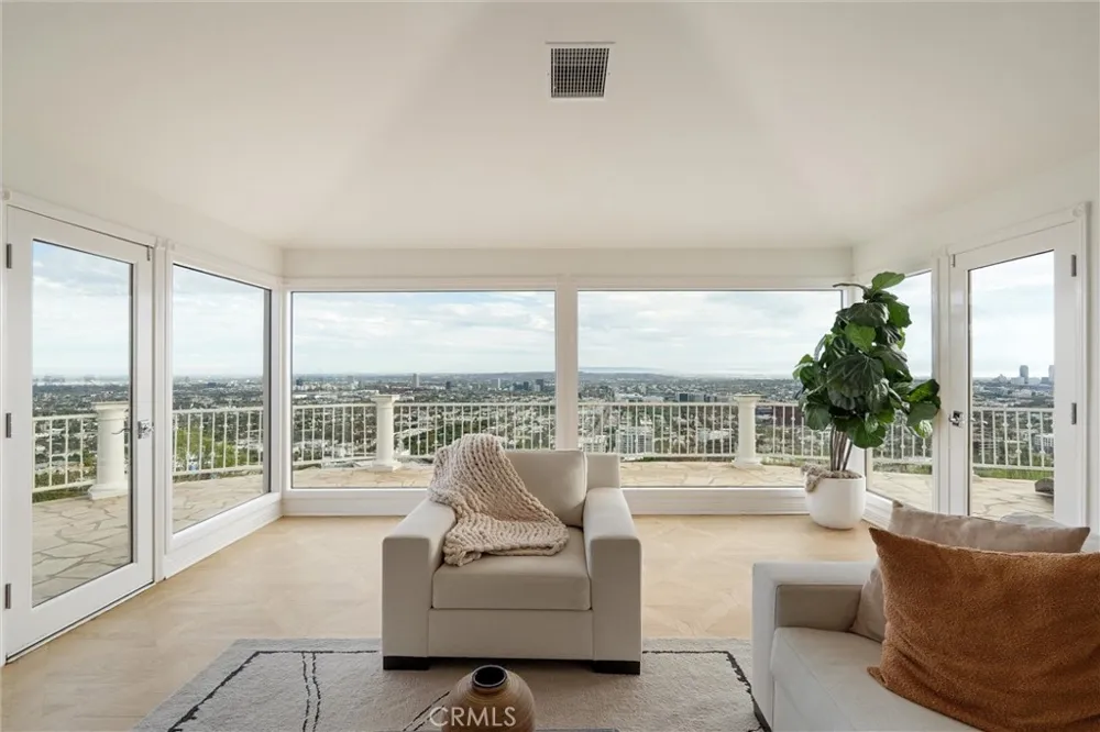 8527 Hedges Way Los Angeles, CA 90069