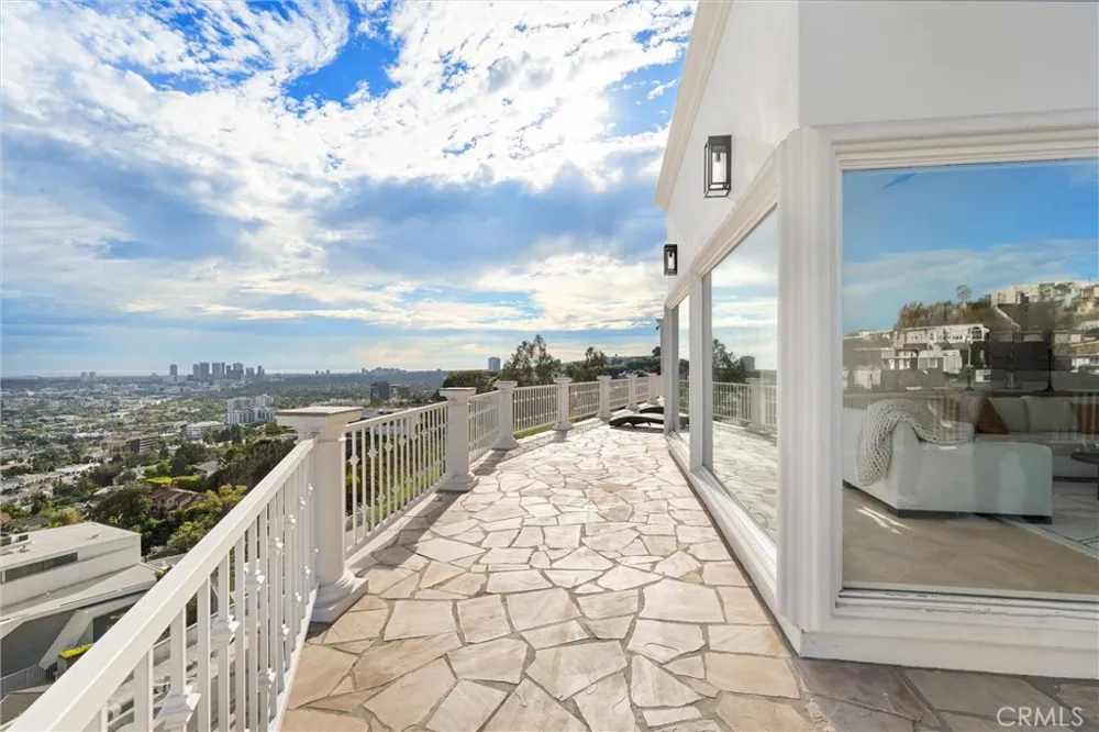 8527 Hedges Way Los Angeles, CA 90069