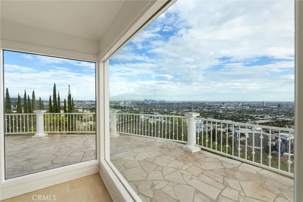8527 Hedges Way Los Angeles, CA 90069