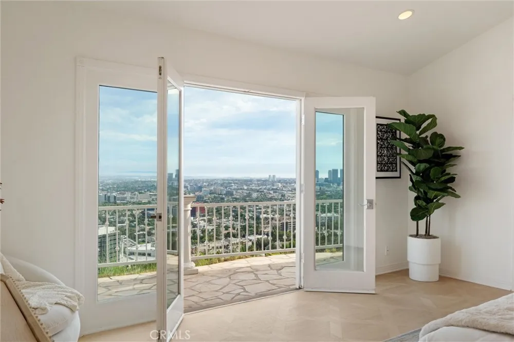 8527 Hedges Way Los Angeles, CA 90069