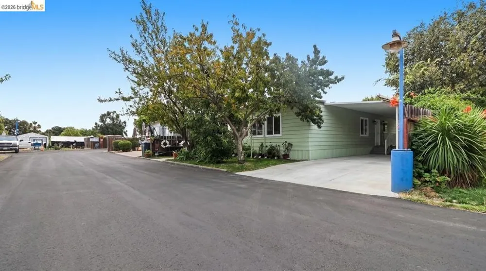 1742 W Harbor Drive Isleton, CA 95641