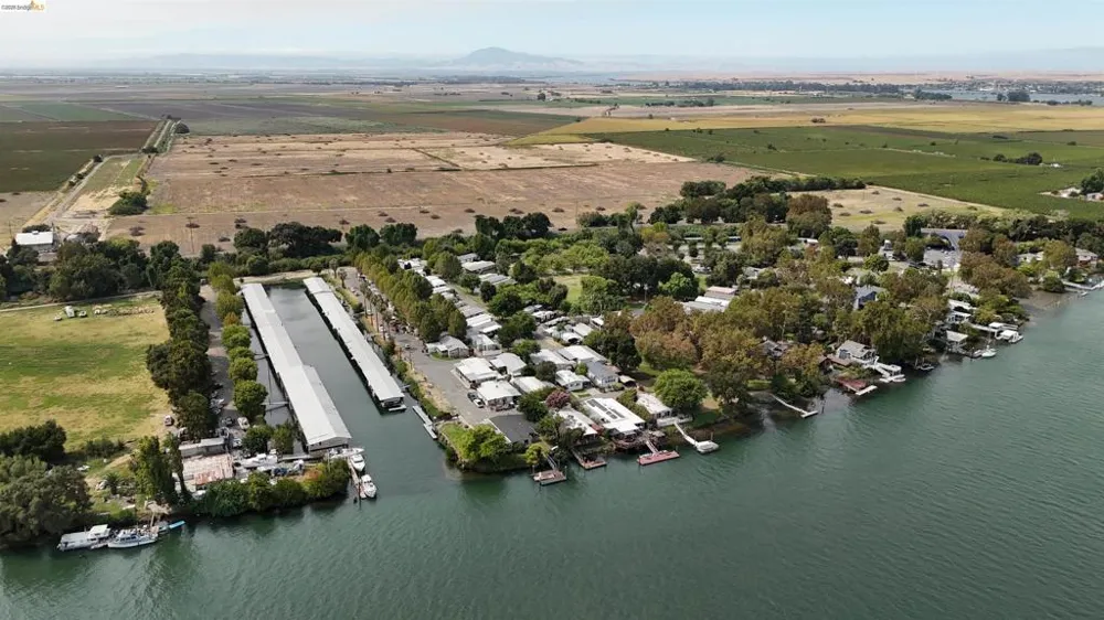 1742 W Harbor Drive Isleton, CA 95641