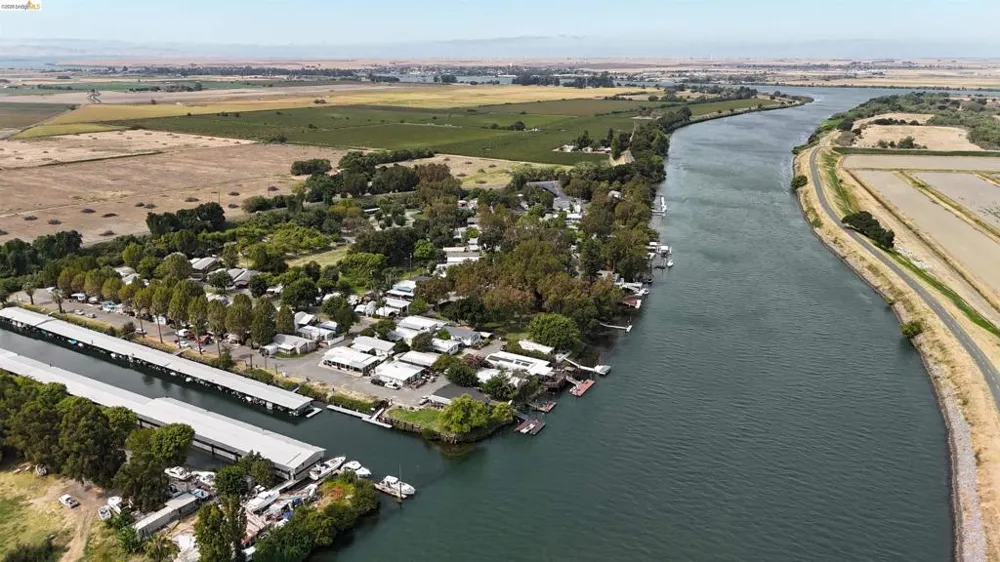 1742 W Harbor Drive Isleton, CA 95641