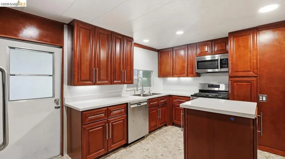 1742 W Harbor Drive Isleton, CA 95641