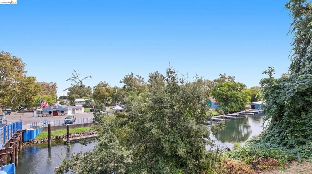1742 W Harbor Drive Isleton, CA 95641