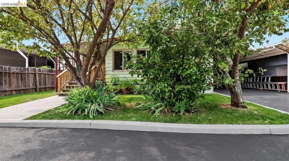 1742 W Harbor Drive Isleton, CA 95641