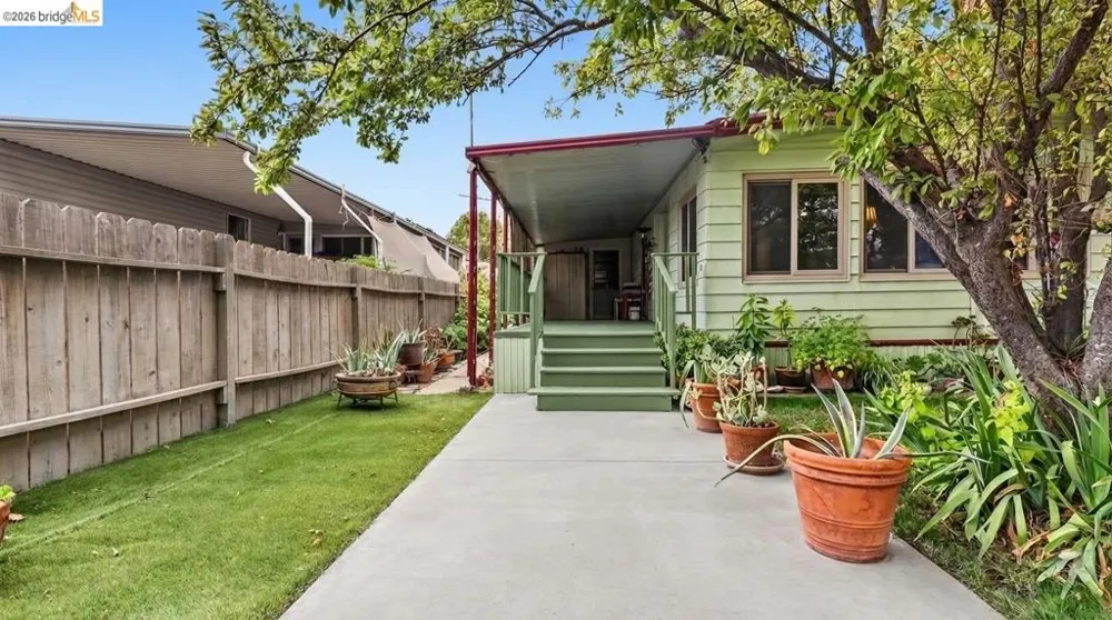 1742 W Harbor Drive Isleton, CA 95641