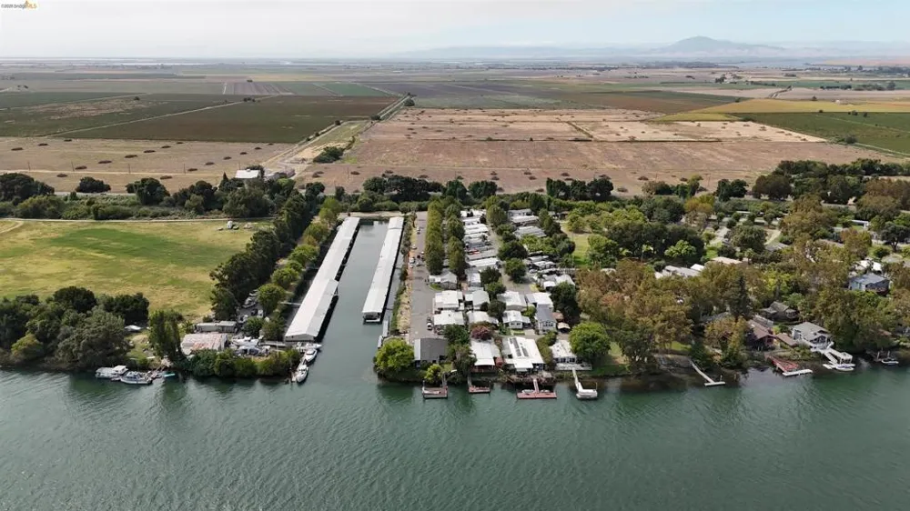 1742 W Harbor Drive Isleton, CA 95641