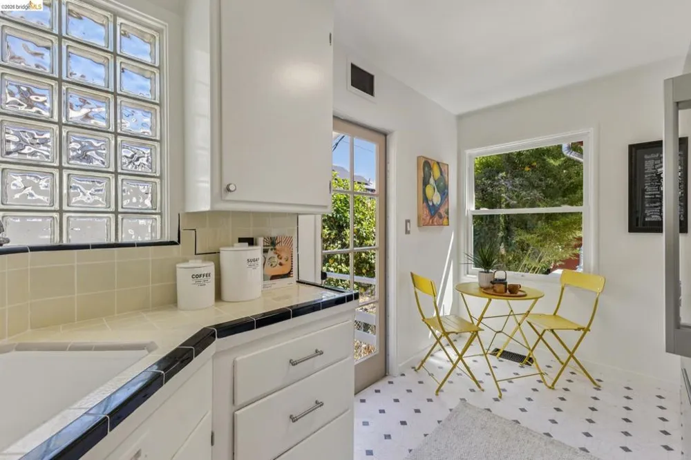 2218 Parker St Berkeley, CA 94704