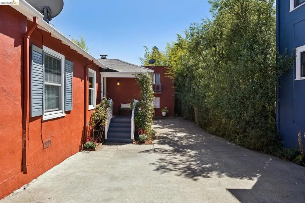2218 Parker St Berkeley, CA 94704