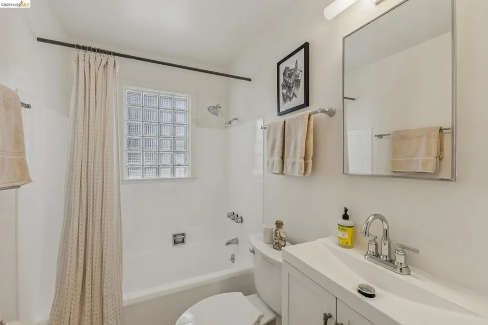 2218 Parker St Berkeley, CA 94704
