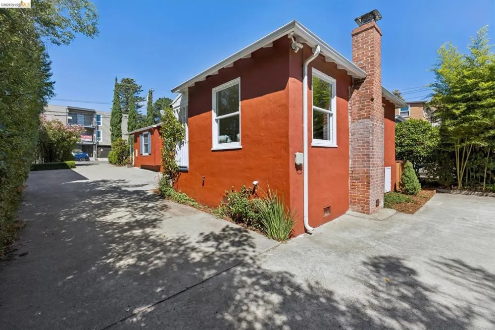 2218 Parker St Berkeley, CA 94704