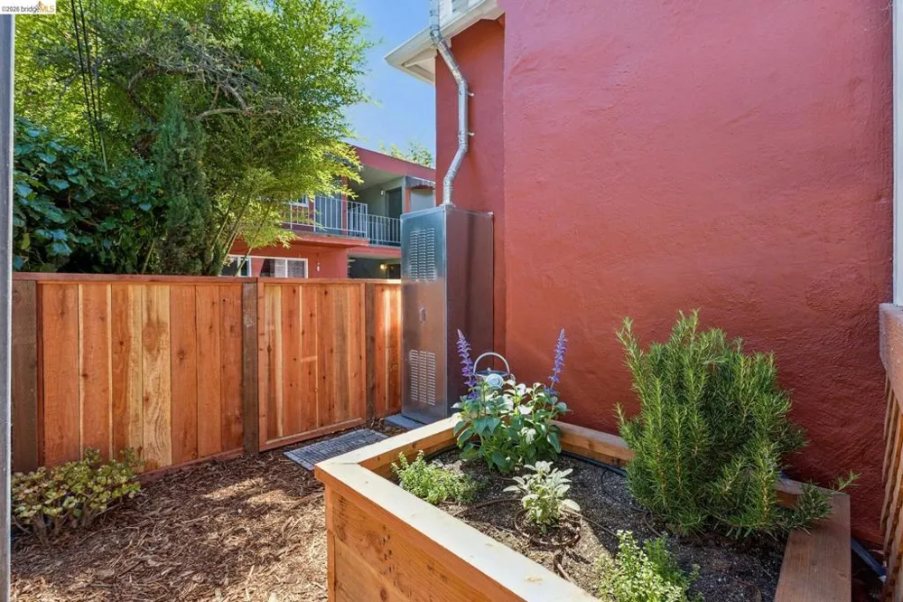 2218 Parker St Berkeley, CA 94704