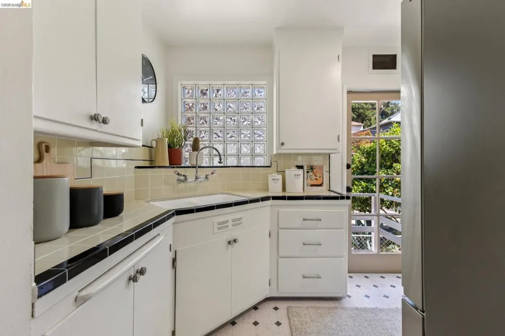 2218 Parker St Berkeley, CA 94704