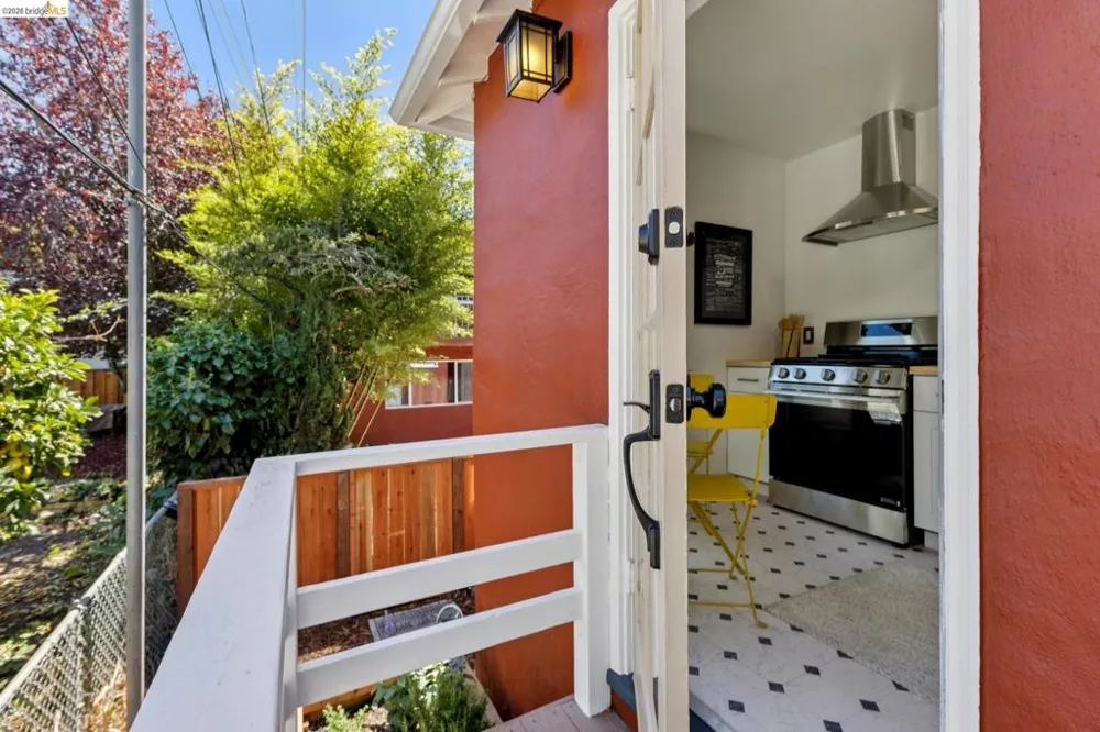 2218 Parker St Berkeley, CA 94704