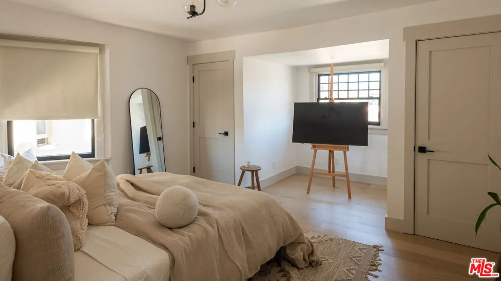 1715 S Kingsley Drive Los Angeles, CA 90006