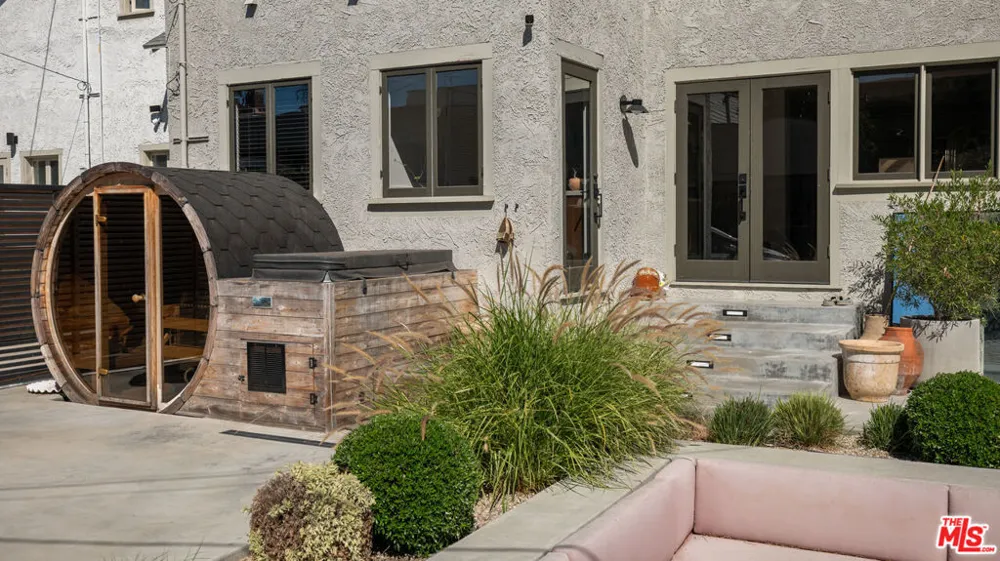 1715 S Kingsley Drive Los Angeles, CA 90006