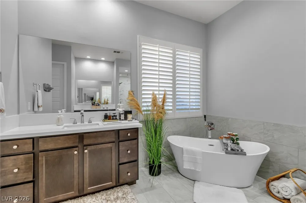 8233 Sweetwater Creek Way Las Vegas, NV 89113