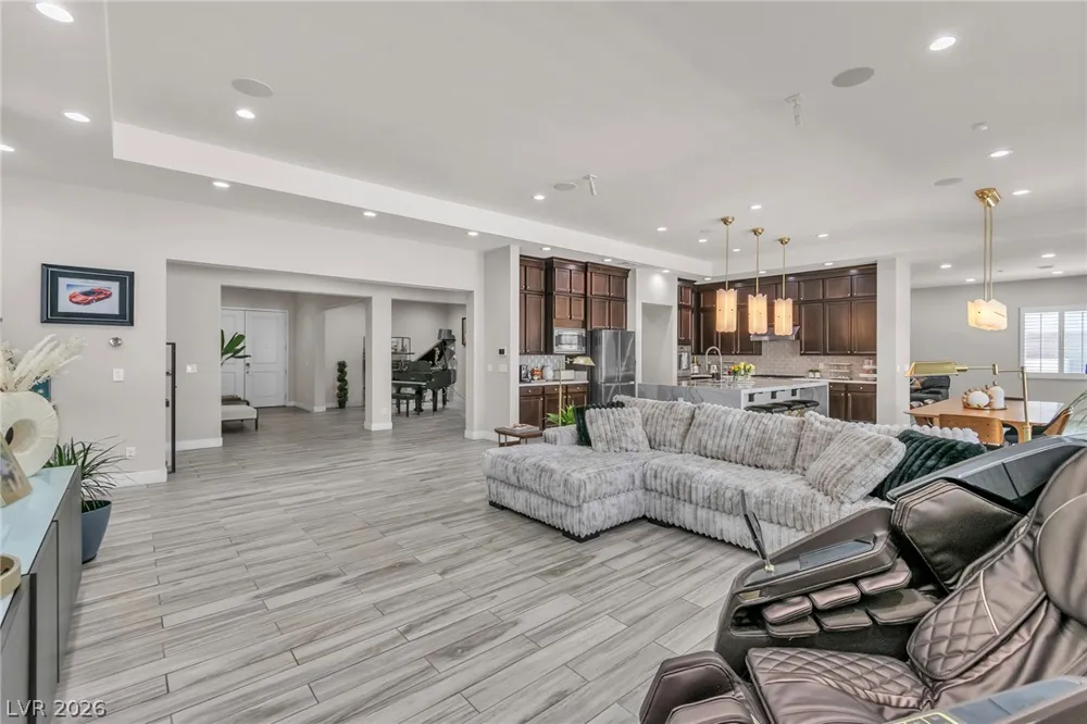 8233 Sweetwater Creek Way Las Vegas, NV 89113