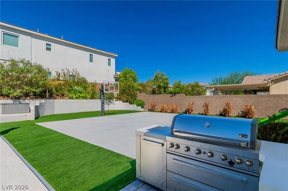 8233 Sweetwater Creek Way Las Vegas, NV 89113