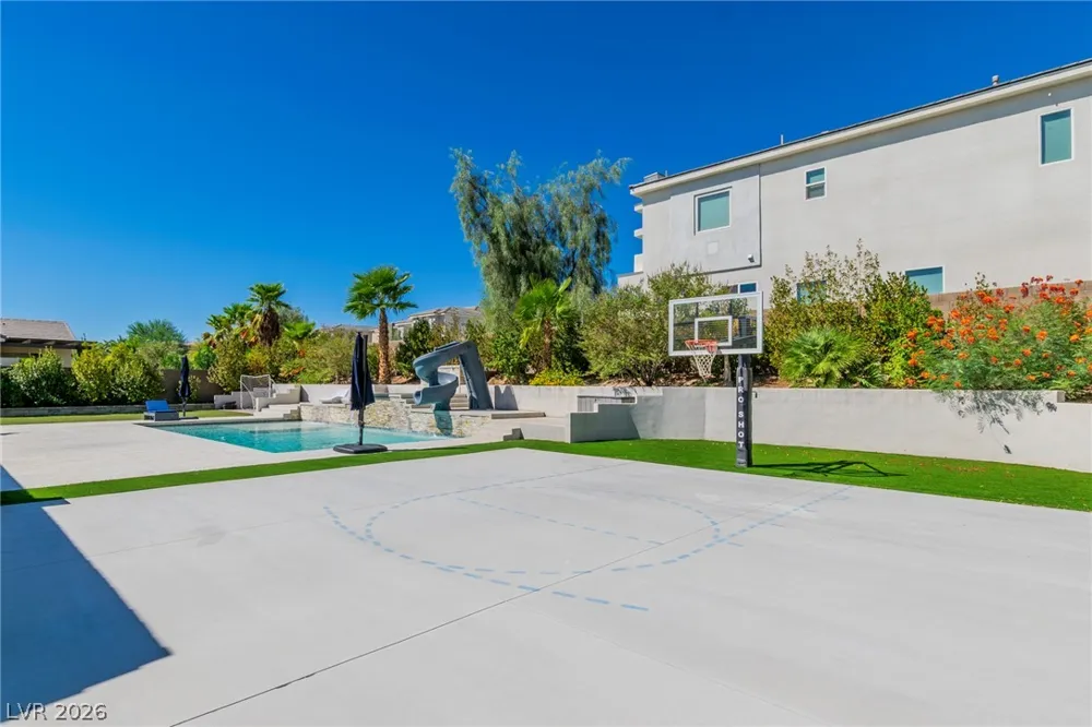 8233 Sweetwater Creek Way Las Vegas, NV 89113