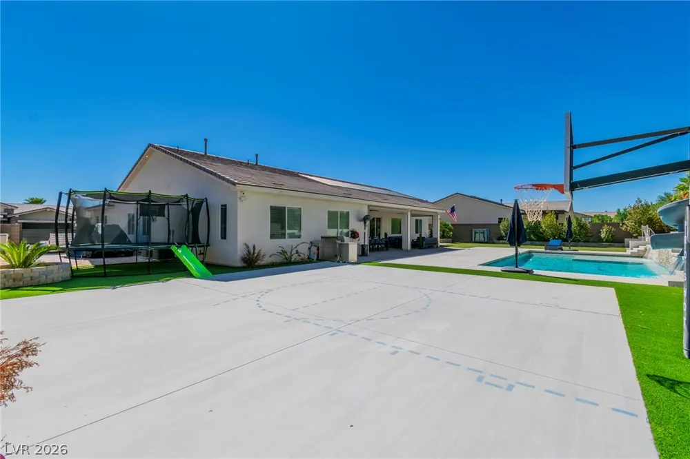 8233 Sweetwater Creek Way Las Vegas, NV 89113