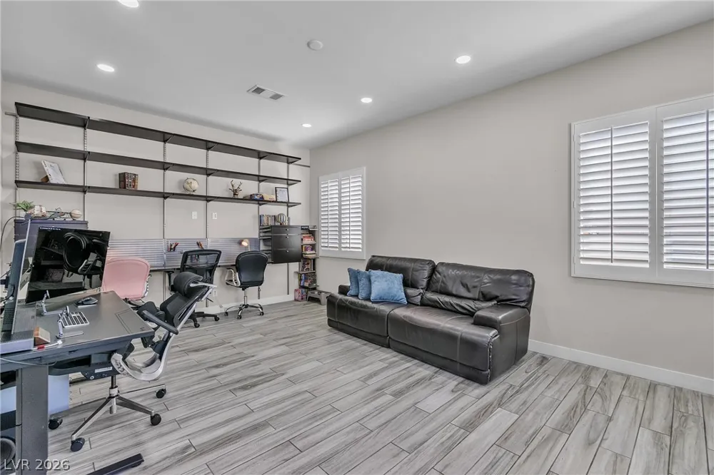 8233 Sweetwater Creek Way Las Vegas, NV 89113