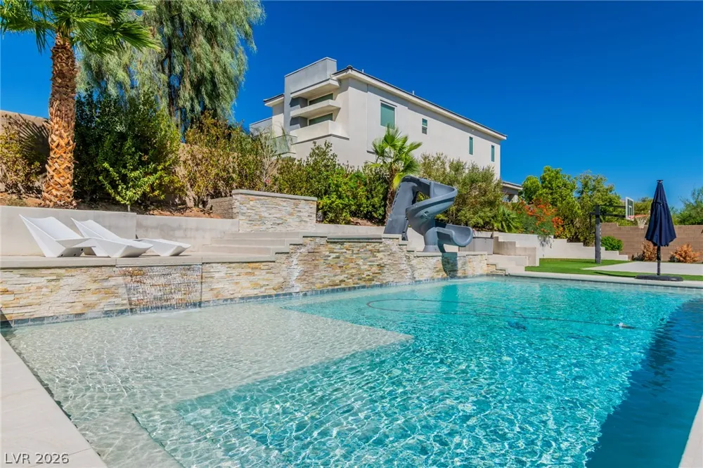 8233 Sweetwater Creek Way Las Vegas, NV 89113