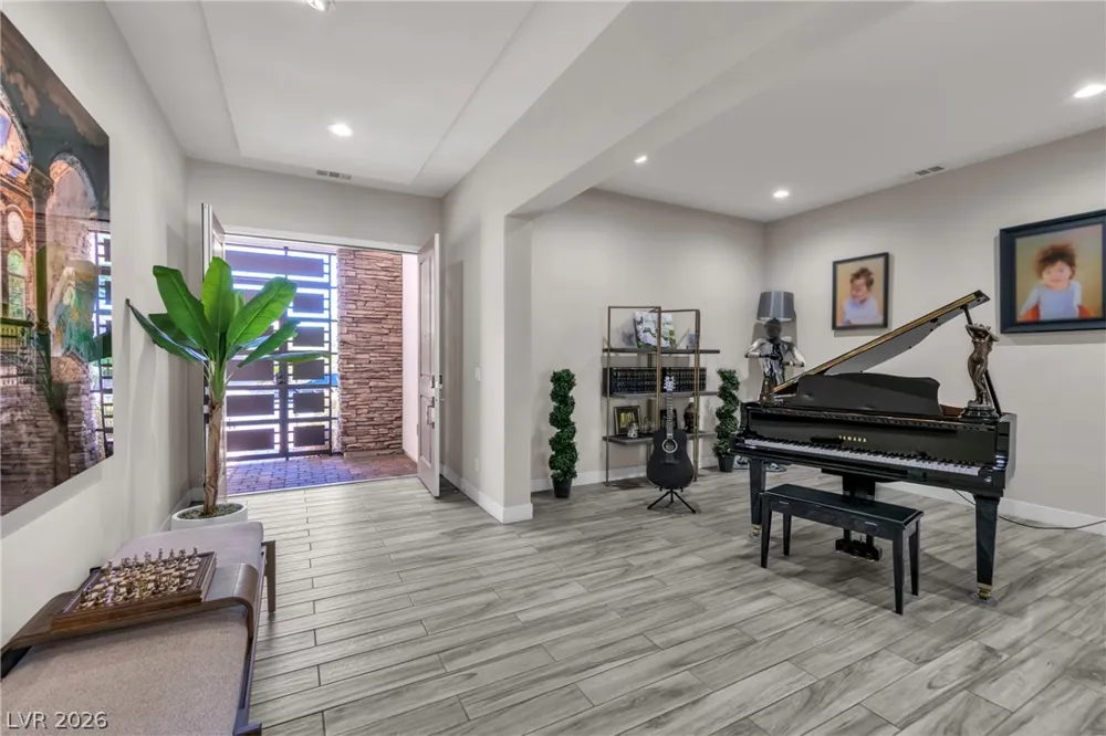 8233 Sweetwater Creek Way Las Vegas, NV 89113
