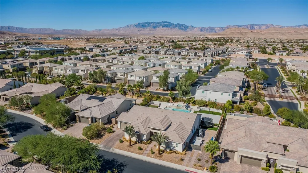 8233 Sweetwater Creek Way Las Vegas, NV 89113